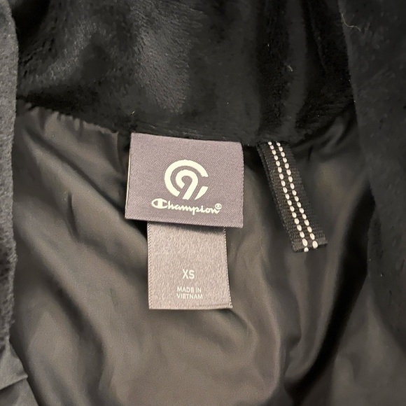 Black Insulated Vest with High Collar - Picture 7 of 7